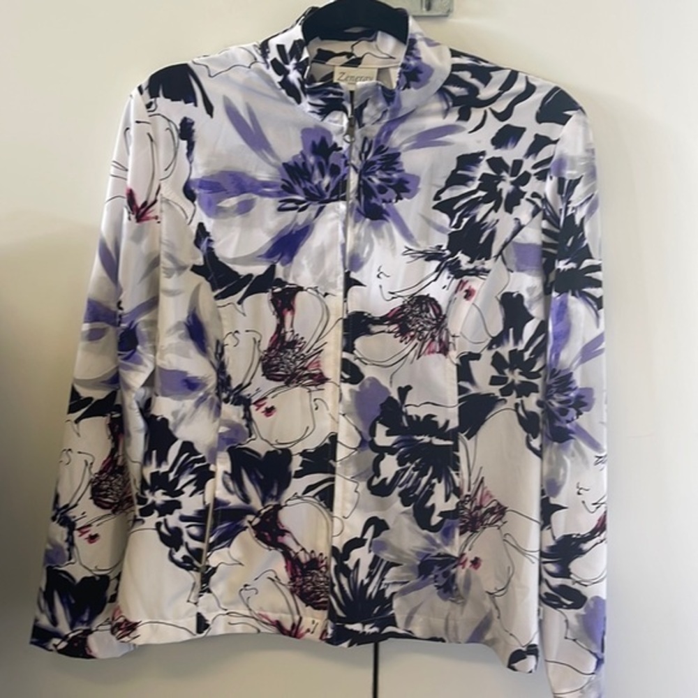 Chico’s Zenergy jacket. Pretty purple floral. Size 8 /Chico’s size 1